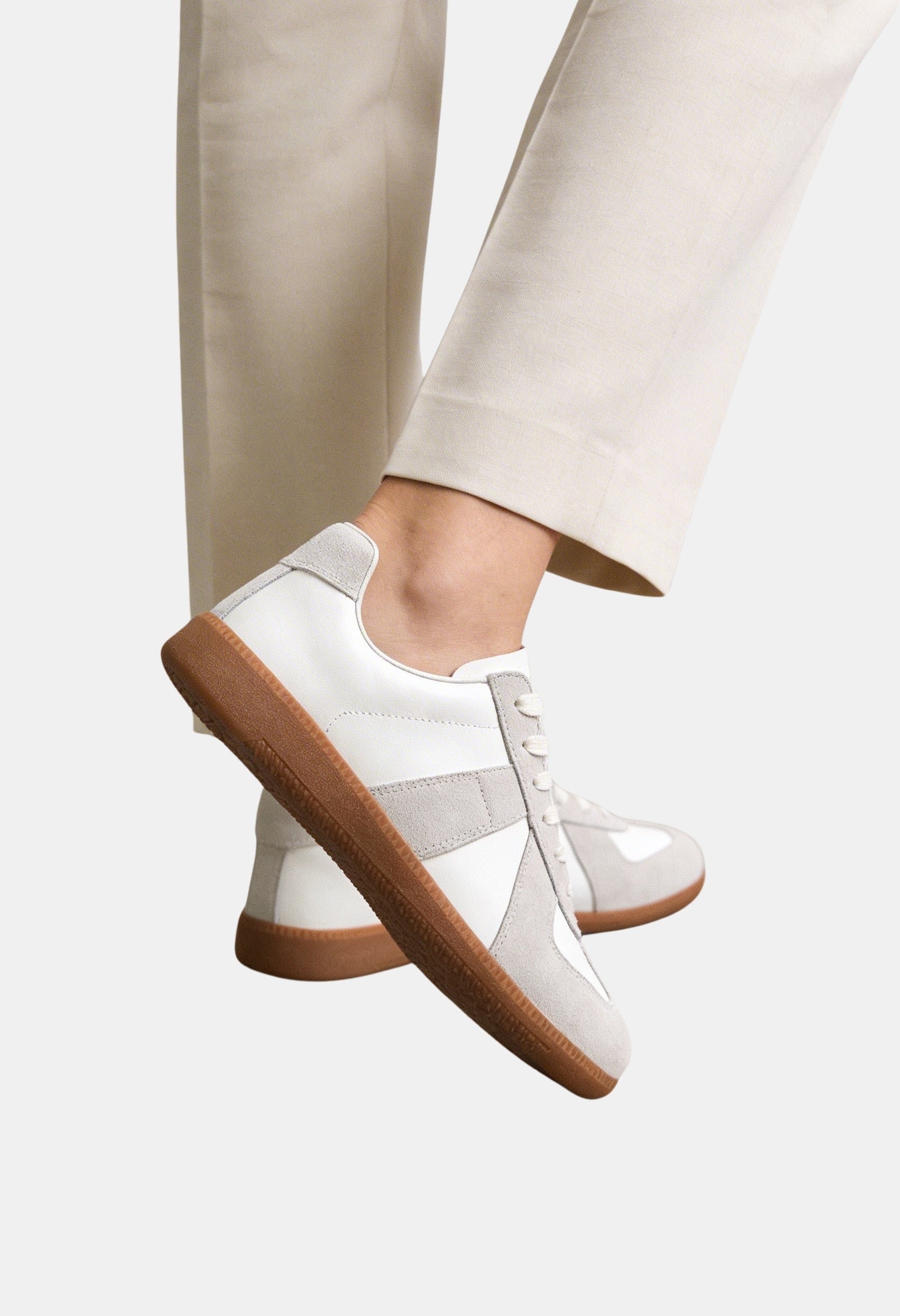 Classic Vintage Suede Low Top Sneakers