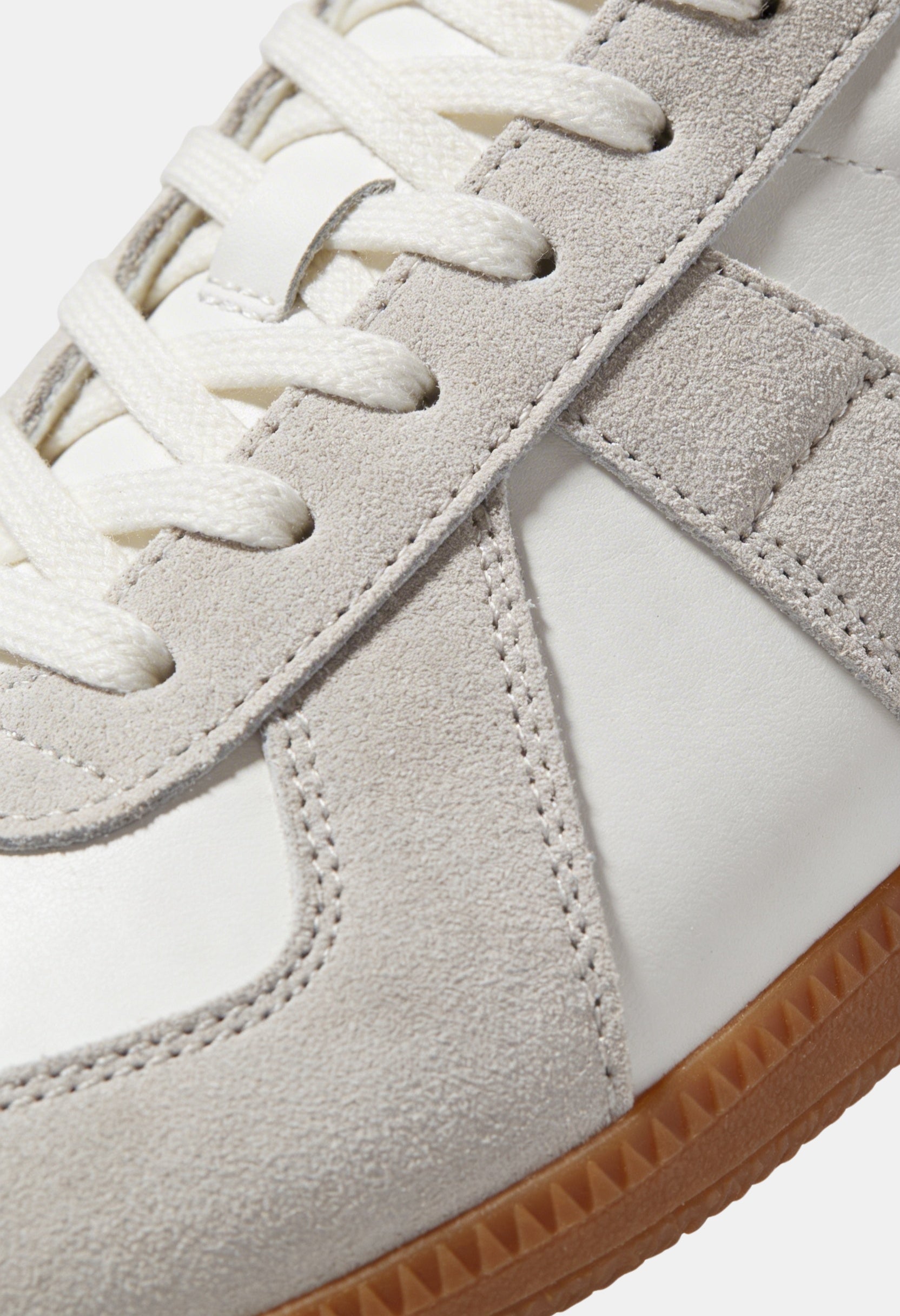 Classic Vintage Suede Low Top Sneakers