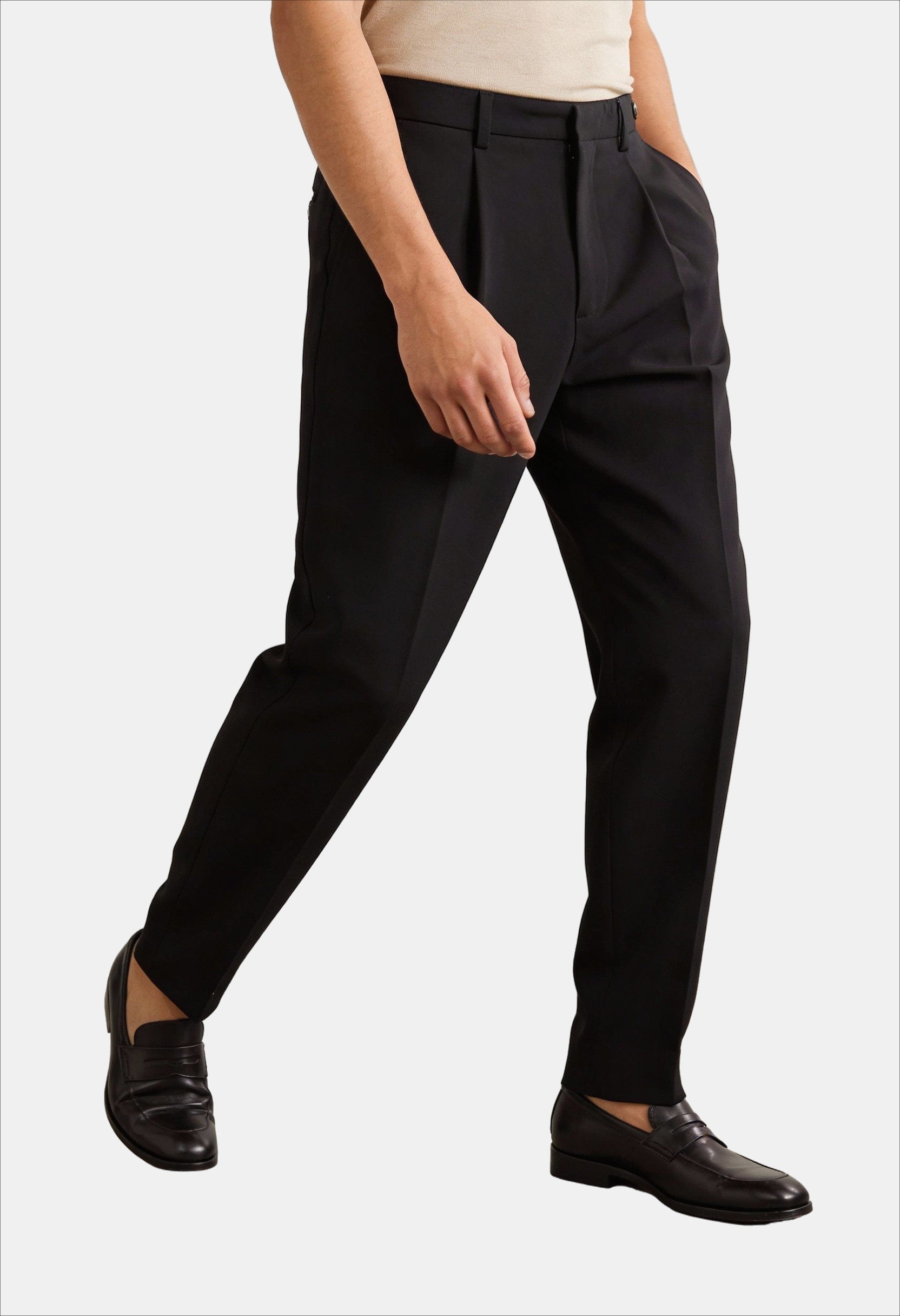 Refined Men’s Pleated Trousers